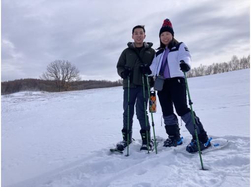 【北海道・十勝】酪農大国十勝のひろーい牧場を独り占め！スノーシューで散策〈トカニッチ・牧場スノーシュートレッキング〉の画像