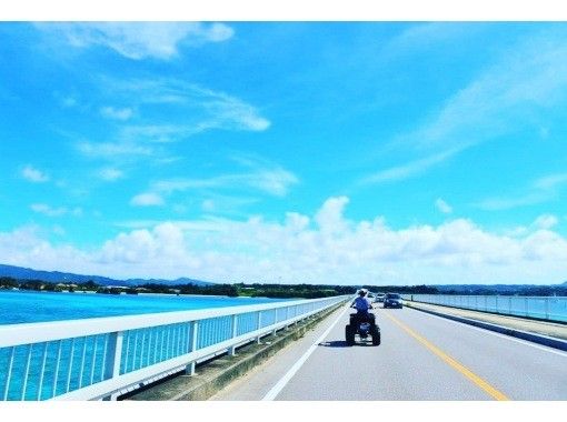 冬限定特別プラン！！【沖縄・今帰仁村】仲間と一緒に普通自動車免許で乗れる4輪バギー（一人乗り）で駆け抜けよう！ 〈2時間プラン〉の画像
