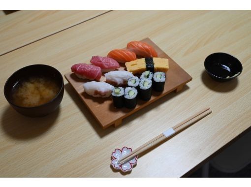 【北海道，札幌】歡迎初學者！與壽司師傅一起享受輕鬆愉快的壽司製作體驗，感受日本文化！の画像