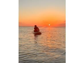 【宮古島・貸切】夕焼けに染まる至福のサンセットSUPツアー！《写真・動画は無料プレゼント》当日予約OK！