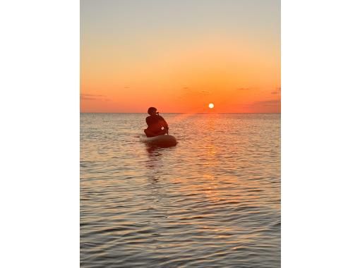 【宮古島・貸切】当日予約OK！夕焼けに染まるサンセットSUPツアー！《写真・動画は無料プレゼント》の画像