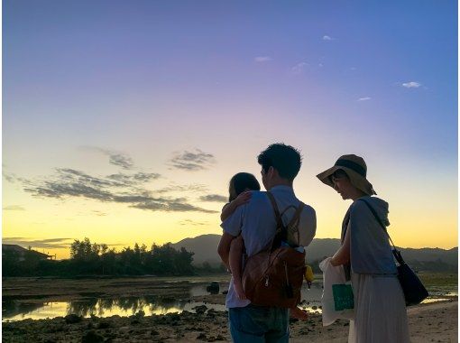 【沖縄・恩納村】早朝！歩いて行く無人島ツアー【1組限定】美しい浅瀬に広がる天然の水族館│＊水着不要＊泳がなくても！どなたでも楽しめますの画像