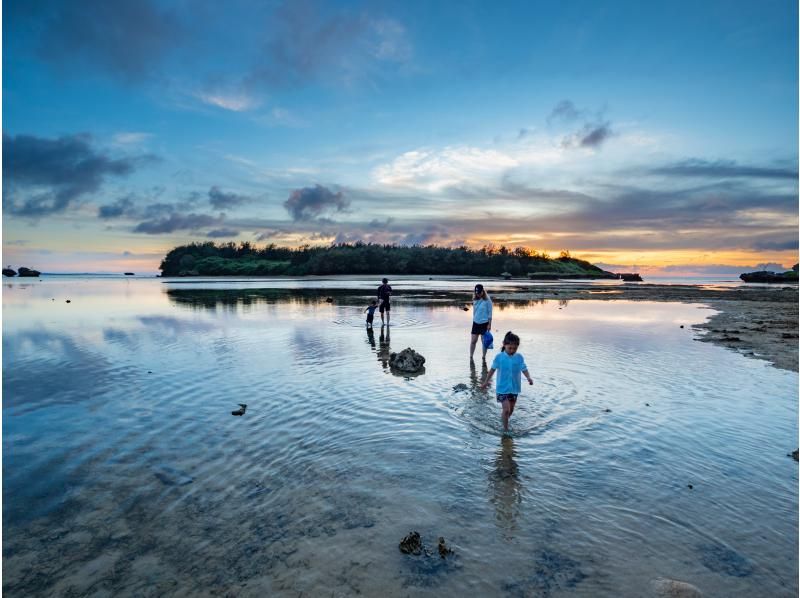 【沖縄・恩納村】サンセット！歩いて行く無人島ツアー｜美しい浅瀬に広がる天然の水族館│水着不要＊泳がなくても！楽しめますの紹介画像