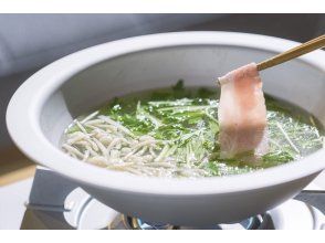 [秋田，宇吾] 在“盆宿 U”的特色空間裡享用“豐屋火鍋”，這家酒店由一棟 180 年曆史的房屋改建而成，預計將於 2025 年春季開業。