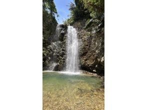 【冲绳、中部和北部】瀑布徒步旅行