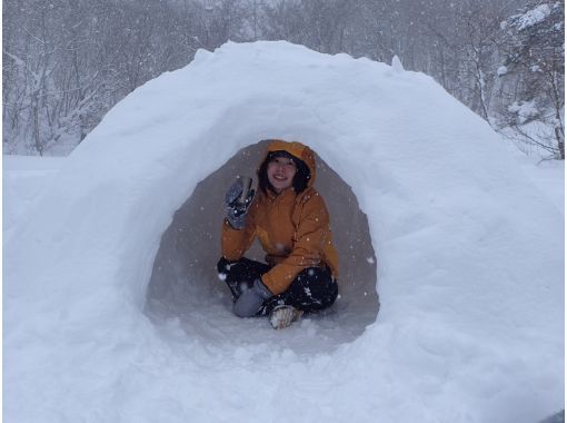 [Ouchijuku] Head to the fluffy snowfields in traditional snowshoes! Enjoy making a snow crater for 2 hoursの画像