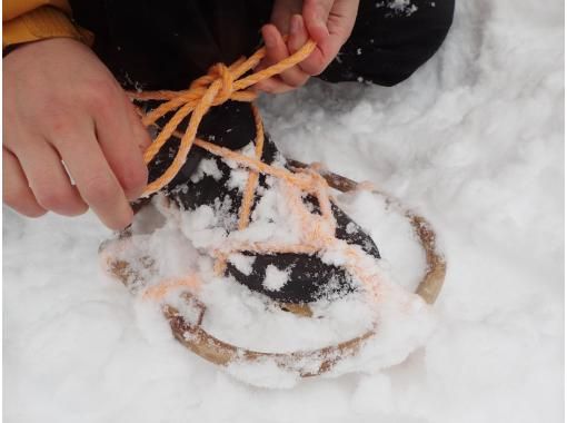 [Adults Only] Snow Trekking along the Old Shimotsuke Kaido Trail in Japanese Snowshoes & Ouchijuku's Traditional "Kurumi Soba" Lunch Included | Experience the History and Spectacular View of the Aizu Basinの画像