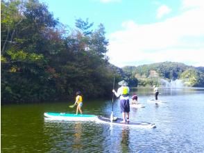 【広島・三次】自然に包まれ新しい景色へ冒険と癒しの旅〈湖上SUPツアー／丸1日コース〉お子様・未経験者OK・広島西風新都から車で1時間