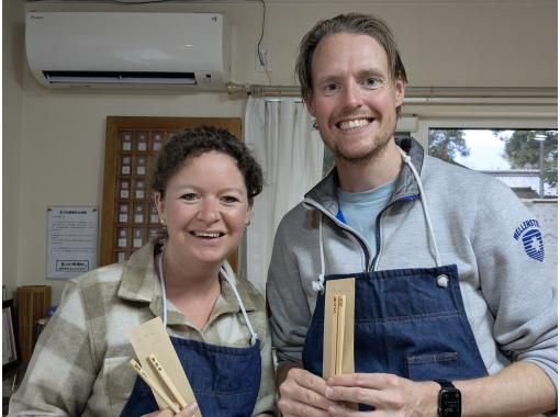 [Nagano, Azumino] A souvenir of your trip to Azumino - Chopstick making experience - painted and can be taken home. Authentic handmade carving with a plane!の画像