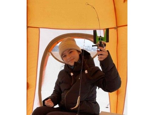 [ฮอกไกโด, ซัปโปโร] ตกปลาซาลาแมนเดอร์บนน้ำแข็งที่ซัปโปโร (Sapporo ice fishing) - แนะนำสำหรับผู้ที่เดินทางมาด้วยรถยนต์! ที่จอดรถฟรี - รับจองในวันเดียวกัน นัดพบกันได้の画像