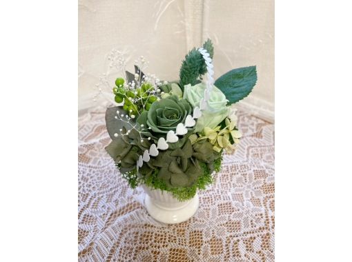 【東京・後楽園】新年の始まりに白いポット（10㎝）でプリザーブドフラワーのアレンジ作り！初心者様・お一人様大歓迎！＠文京シビックセンターの画像