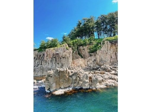 【福井・三国】静寂の遊歩道から断崖絶壁の特等席へ〜ネイチャーガイドと歩く「東尋坊」真の絶景散策の画像