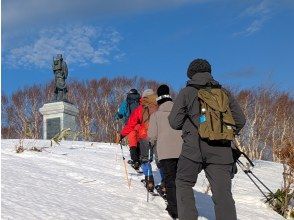 【青森・八甲田】雪中行軍の歴史を学ぶ八甲田山の冬山スノーシュートレッキングツアー