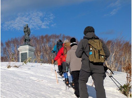 【青森・八甲田】雪中行軍の歴史を学ぶ八甲田山の冬山スノーシュートレッキングツアーの画像