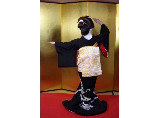 浅草｜少人数で味わう日本文化の粋 雷門・浅草寺散策と会席料理、芸者の舞を楽しむ一日（2〜3名限定）の画像