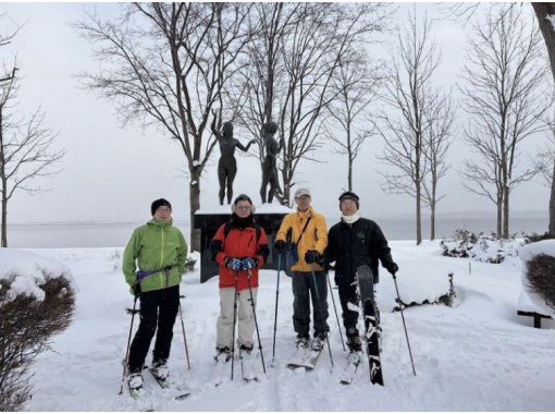 【青森・下北／三沢】東北町小川原湖畔でガイド付きスノーハイク体験！（ガニ汁テイクアウトチケット・温泉入浴券付き）の画像