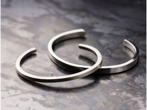 【北海道・札幌】世界に一つ「手作りシルバーバングル」体験。ペア製作も人気で雨の日デートや観光の思い出に最適。サプライズにもおすすめのプラン！の画像