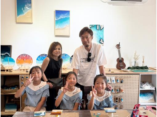 【宮古島・当日予約OK】空港5分・雨の日OK｜送料無料！『アートボードA4サイズ』レジンアート体験｜お子様も大人も夢中の波作り体験！の画像