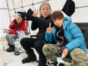 【北海道・札幌】貸切限定！ワカサギ釣り＋バナナボート・かまくらジンギスカン体験！男女別水洗トイレ・温かい休憩小屋完備！女性やお子様に安心