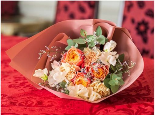 ＜2/26～3/13限定＞【12:30出航：ランチクルーズ】カップルで乾杯♪船上の記念日プラン＜フレンチフルコース+乾杯ドリンク+花束付＞の画像