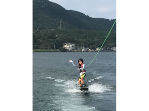 [Kagoshima Lake Ikeda] feel free to enjoy in the middle of the rich natural lake! Wakeboard beginner experience course!の画像