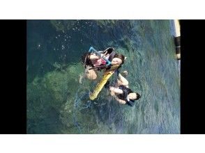 【名護市・今帰仁村・古宇利島】初心者歓迎！今帰仁ブルーでウェイクボード体験＋バナナボートなど選べる最新マリン1種付きプラン(Dプラン）