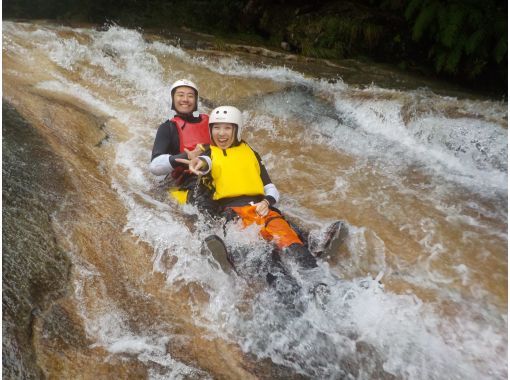 キャニオニングスマイルコース ～スライダー、飛び込み、ターザンジャンプ、時間も価格もギュギュっと凝縮スマイルプラン～写真サービス有！の画像
