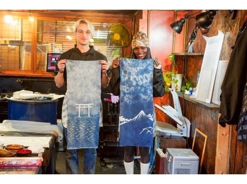 【山梨・河口湖】藍染&times;シルクスクリーン体験｜世界に1枚のオリジナル手ぬぐい・Tシャツの画像