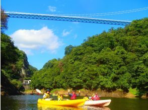【竜神カヤック】茨城県北自然遺産、竜神渓谷の自然美とダイナミックな竜神バンジーを湖面から楽しむカヤック体験ツアー【初心者～・初期講習あり】