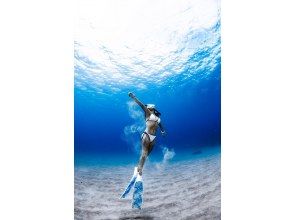 完全貸切・初心者OK・スキンダイビング(素潜り)コース⭐️【プロ仕様の本格撮影付き！ロングフィンレンタル有り！】沖縄北部・瀬底島・水納島