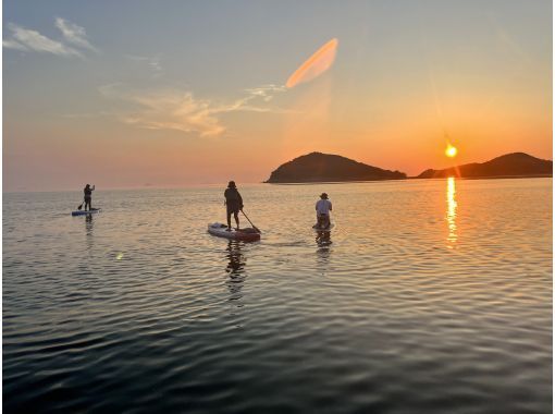 【高知】「当日予約OK」幻想的なサンセットSUP♪初心者でも安心！女性やカップルに人気。有資格インストラクターで安心!撮影データ無料プレゼンの画像