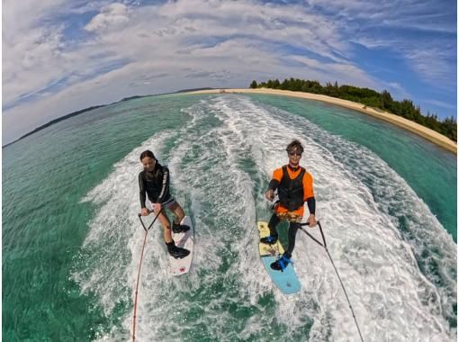 ④【宜野湾・北谷】新規OPEN記念‼️今だけお得な割引開催中❣️現地で１種チョイス‼️空中浮遊フライボード・海を滑るウェイクボード❤️の画像