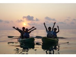 【石垣島サンセットカヤック】プライベートポイントで水平線に沈む夕日を2人で｜写真動画無料・ドローン空撮無料