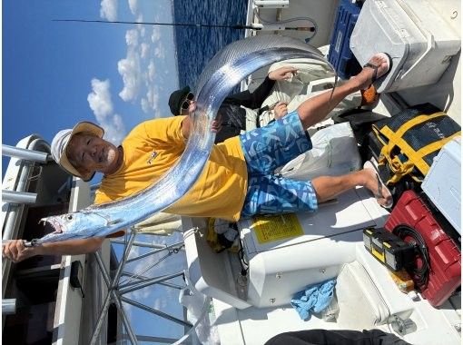 〈宜野湾マリーナ発〉☆目指せ、指10本以上・身長越えのメガドラゴン!!　☆ビギナーにお勧めです!の画像