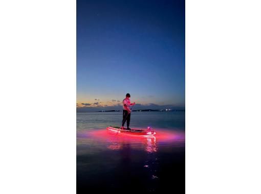 【宮古島初】6色に光るSUPでナイトSUP &ナイトカヤック体験！の画像