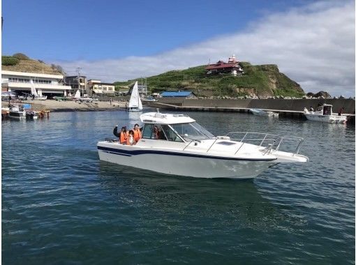 【北海道・小樽市】祝津マリーナ発！海底を見ながら周遊できる！プレジャーボート行く！60分の秘境クルーズ探検ツアーの画像