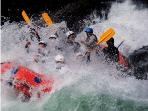 ✅春限定の1日コース【群馬/みなかみ/ラフティング5時間】日本トップクラスの激流へ！群馬名物『登利平』の鳥めし弁当付き！