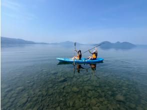 【北海道・洞爺湖】のんびりカヤック体験！穏やかな湖上クルーズを楽しもう・春は新緑・秋は紅葉も♪ガイド付きで初心者も安心して楽しめます！