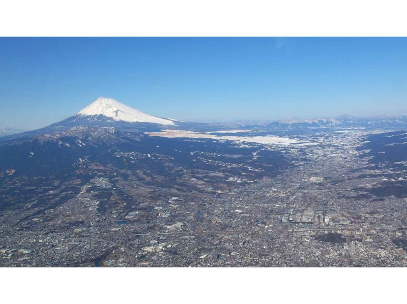 A scenic tour around Mt. Fuji or a 50-minute trip from Enoshima to