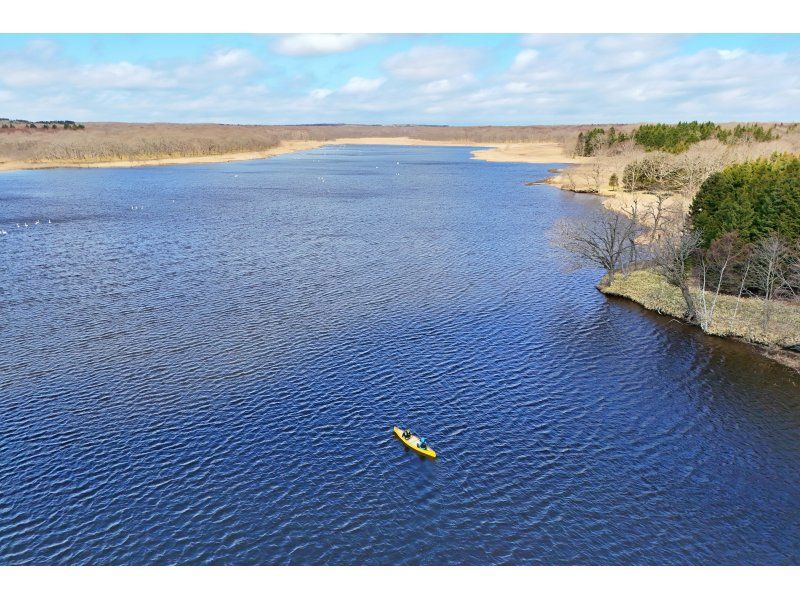 【北海道・別海町】道東の絶景 ！神秘の湖を貸切カヌーで水上散歩（約2時間）手ぶら・初心者OK！