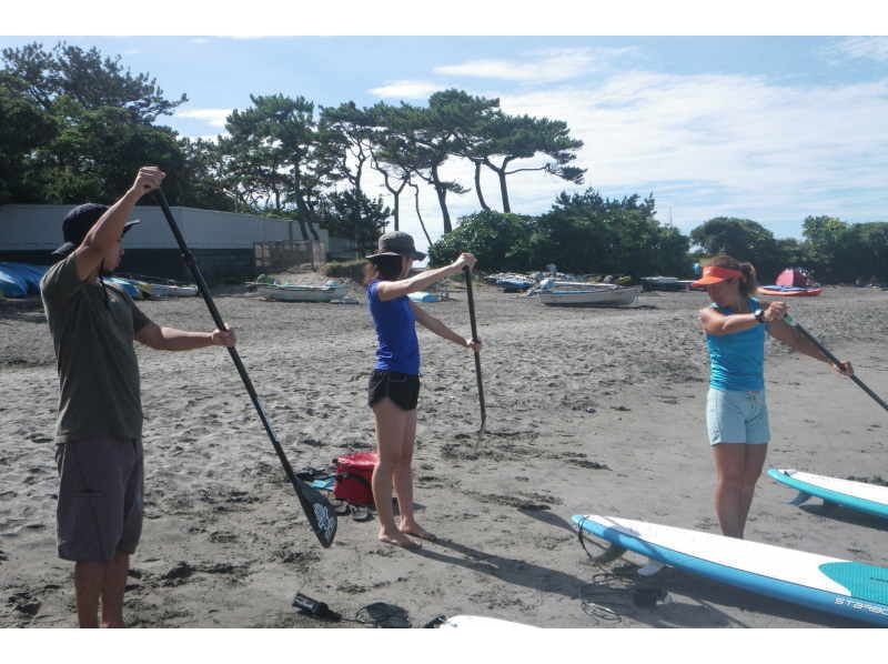 [Kanagawa/Hayama] SUP beginner class [After a thorough lesson on the beach, let's go for a walk on the sea!]の紹介画像