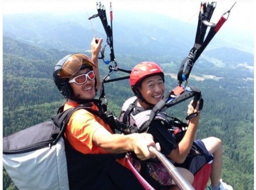 [Yamagata ・ Shirataka] The instructor is in full control of the flight Paragliding Tandem experience courseの画像