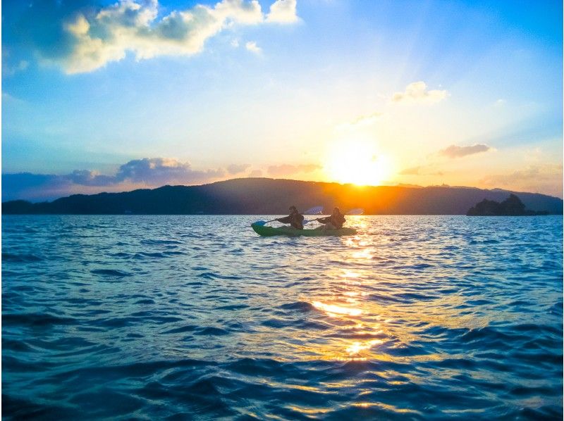 พระอาทิตย์ตกที่เกาะ Yagachiพายเรือคายักの紹介画像