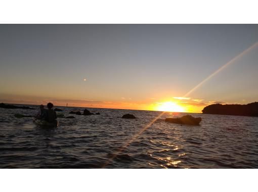 [Group discount for 4 or more people] Sunset Kayaking - Enjoy the sunset over the East China Sea! Includes a mini mangrove tour and photosの画像