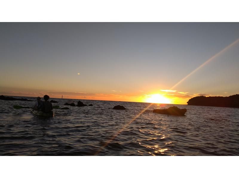 [For 4 people or more ★Group discount] "Sunset Kayak" Enjoy the sunset over the East China Sea! Petit mangrove tour included ☆ Photo & transfer & rental goods & shower free!の紹介画像