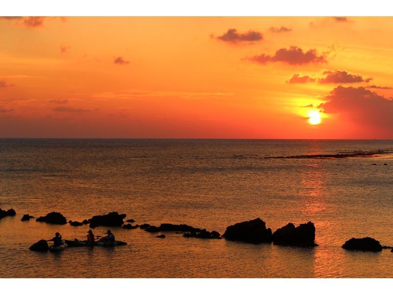 SALE《Sunset Kayaking》Popular with women and couples! Enjoy the breathtaking views on the sea ★ Comfortable time in new facilities ★ Hot water showers and hair dryers available! ★ Free photo dataの紹介画像