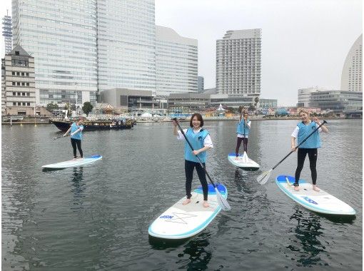 [Yokohama] Small group tour (2-hour course) to enjoy the city and waterside of Yokohama with SUPの画像