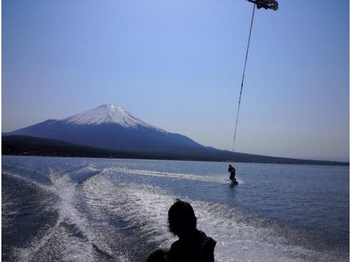 [山梨-Lake Yamanaka]这个季节有点偏离！花式滑水板第一次体验课程[15分钟x 1套]の画像