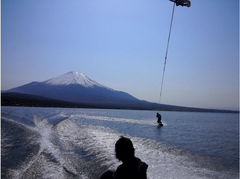 [Yamanashi-Lake Yamanaka] a little off the season so off! Wakeboarding The first experience course [15 minutes x 1 set]の紹介画像