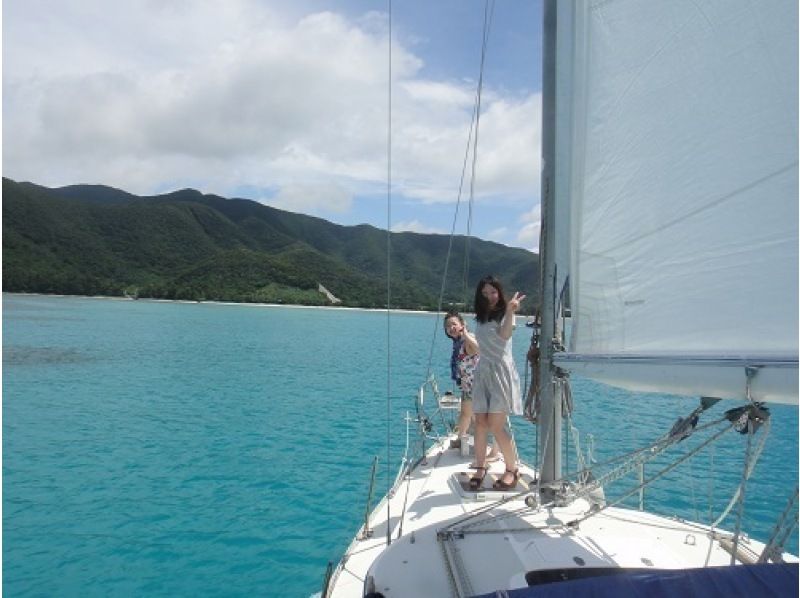 【鹿児島・奄美大島南部】奄美大島海峡、加計呂麻島サンゴ礁シュノーケリング,ヨットクルーズ3時間コース